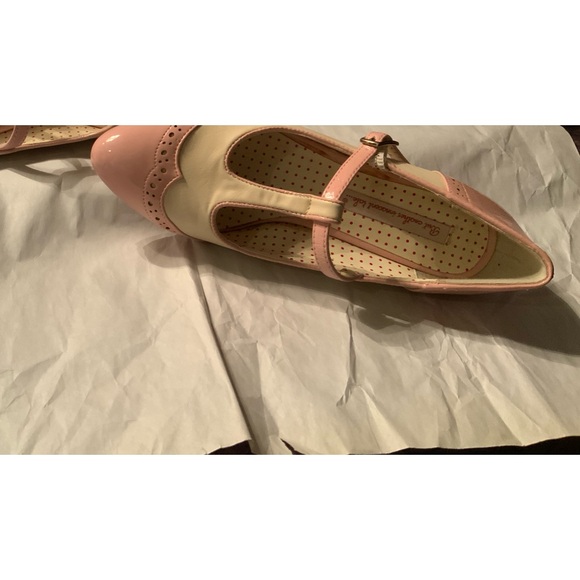 BAIT 1920's Style Kitten Heel T-strap Shoes, Pink Patent & Cream, Size 7.5 NWOT - Picture 4 of 9